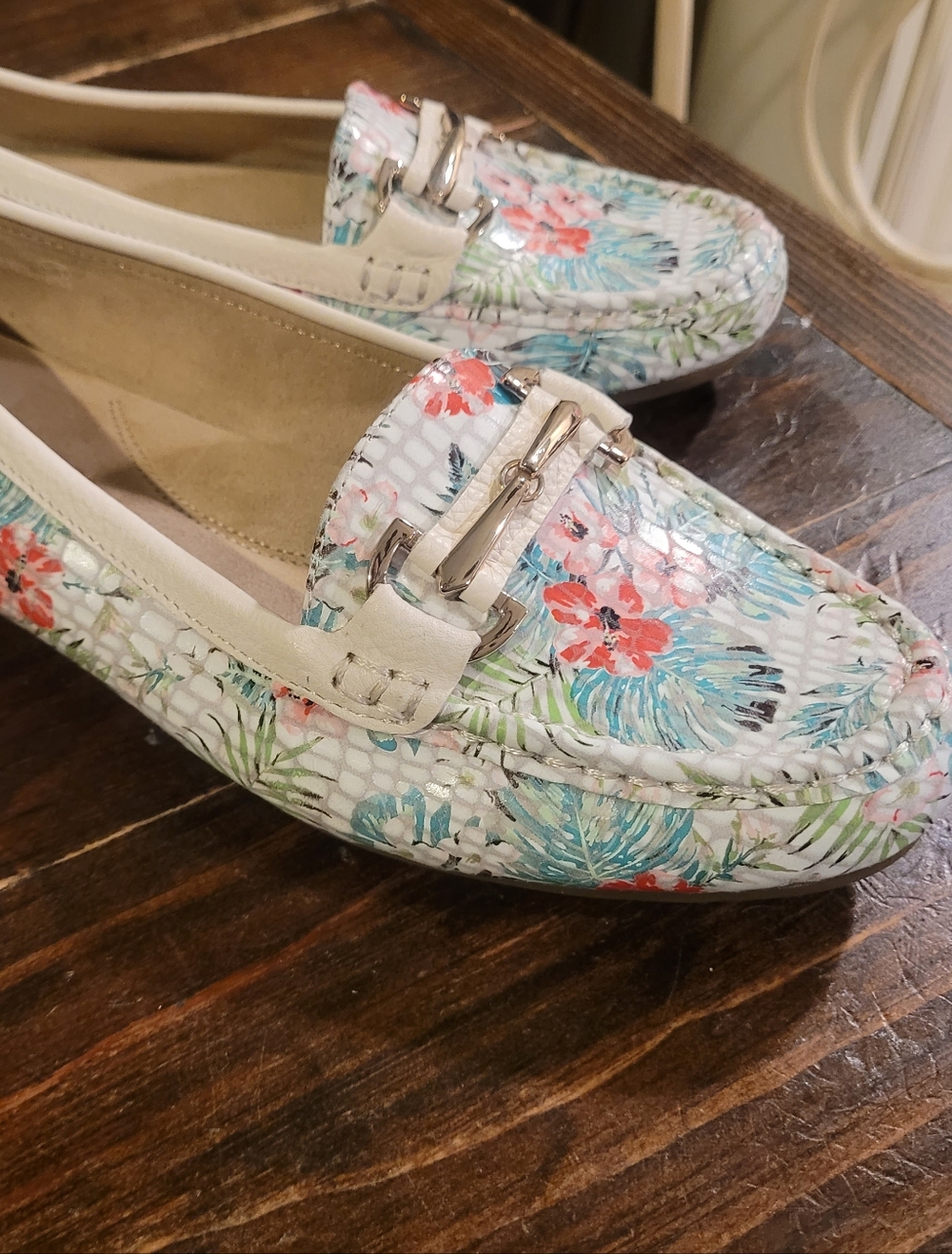 Aerosoles Drive Along Bit Loafer White Cream Gold Pink Green Tropical Floral 7.5